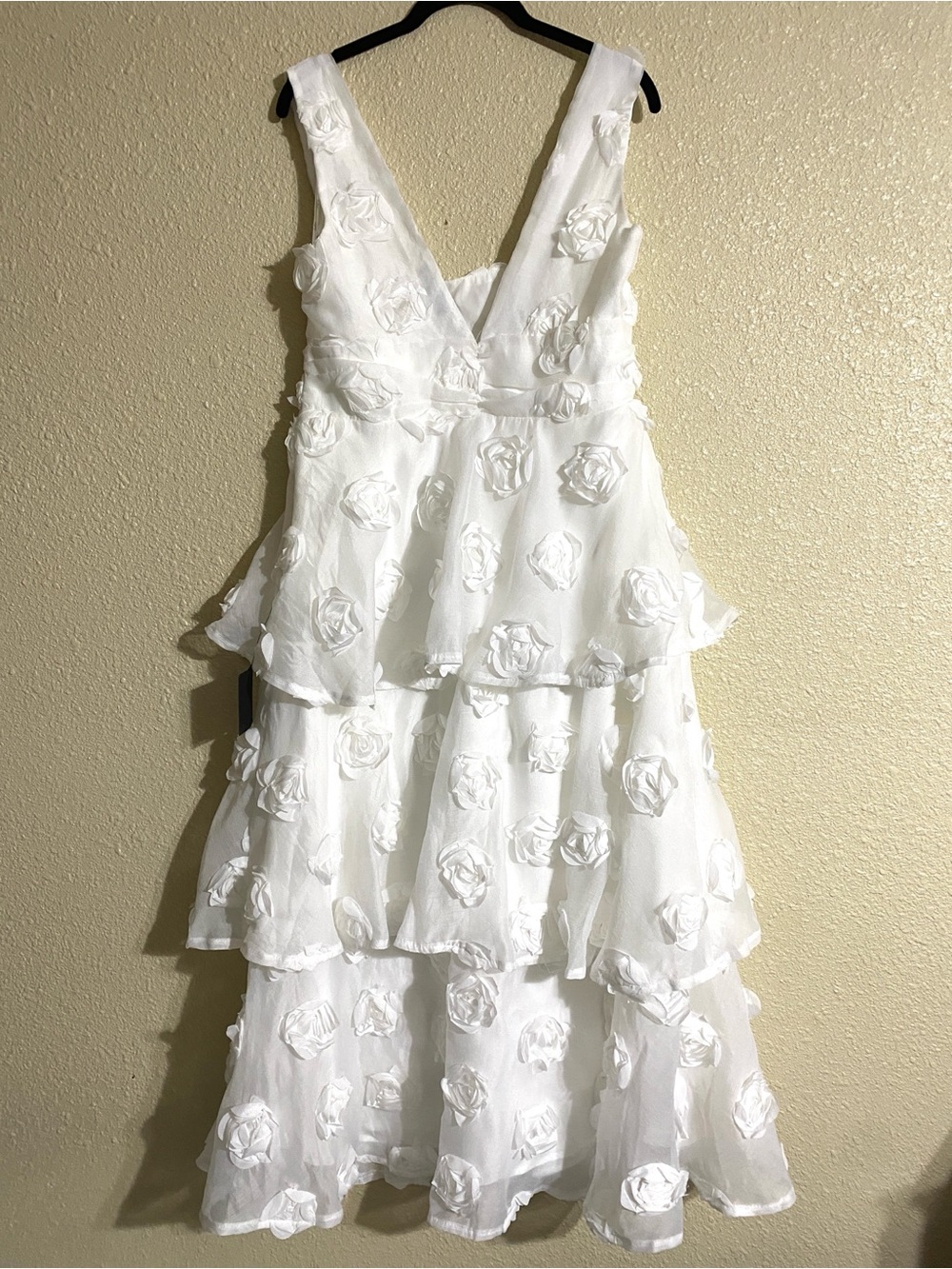 Lulus Exceptional Entrance White Sleeveless Tiered Rosette Midi Dress Size L NWT - Picture 11 of 16